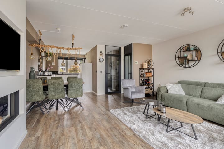 Tussenwoning te koop: Gentiaan 12, Nootdorp