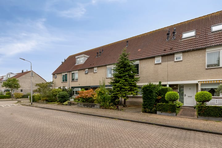 Tussenwoning te koop: Gentiaan 12, Nootdorp