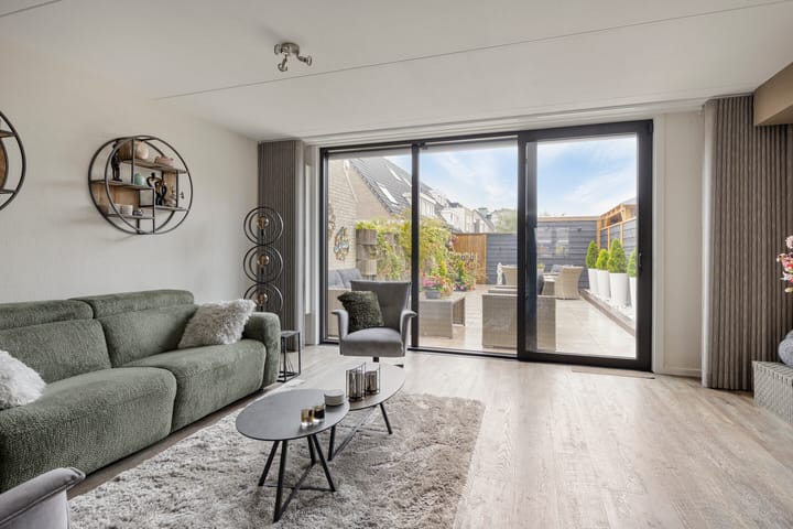 Tussenwoning te koop: Gentiaan 12, Nootdorp