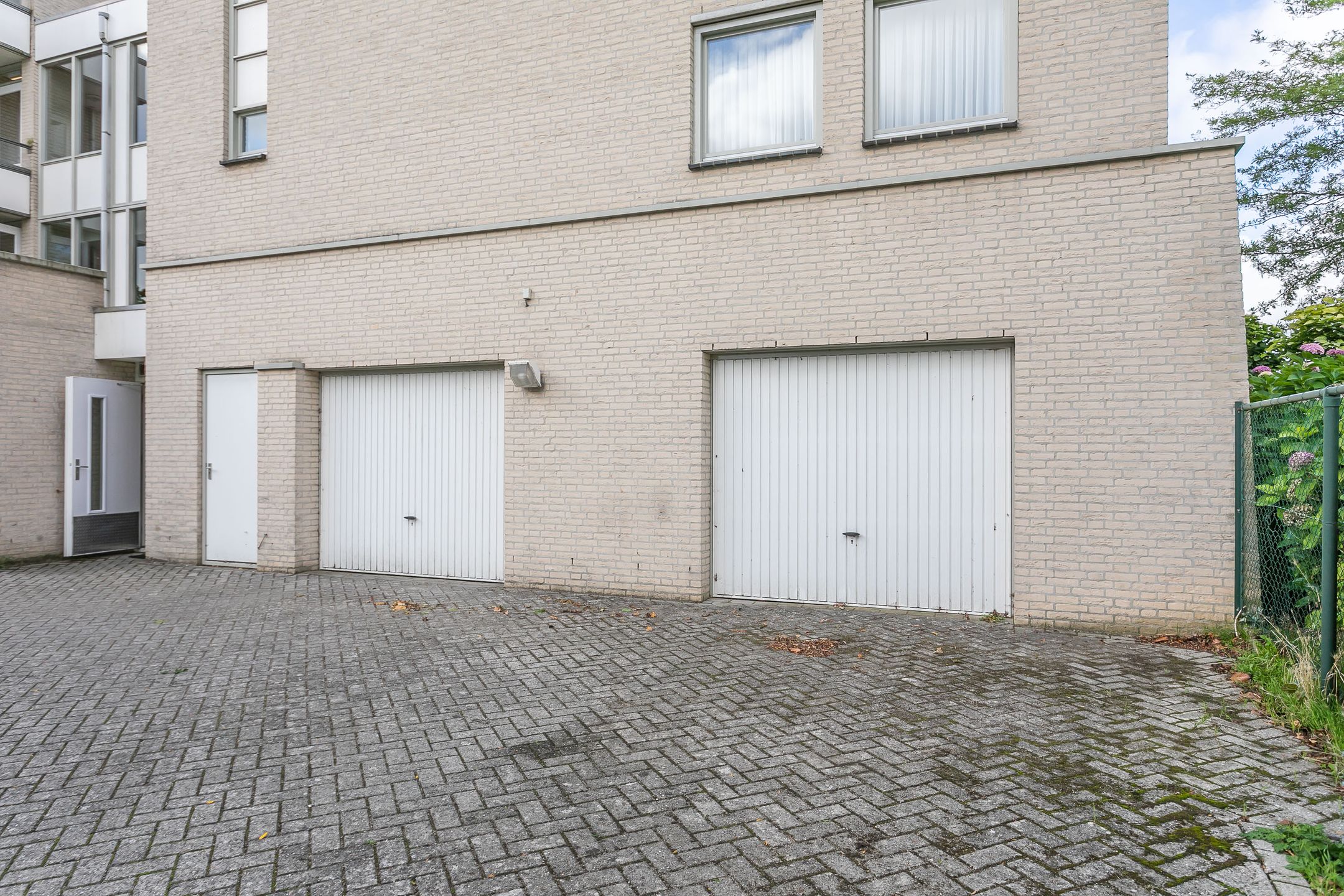 Photo 33 of Johannes XXIII-singel 105