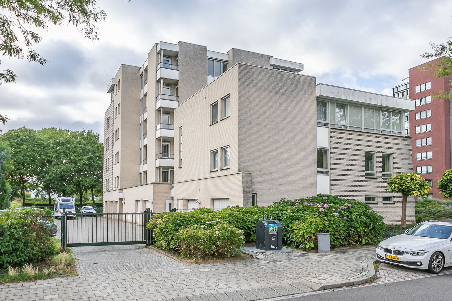 Photo 29 of Johannes XXIII-singel 105