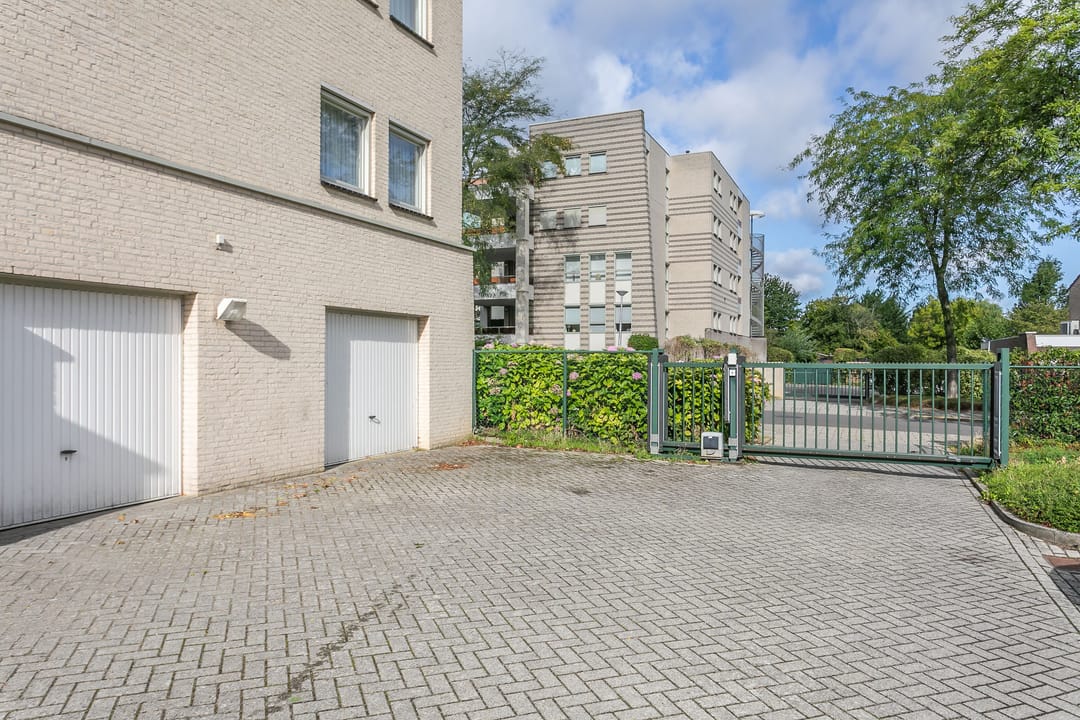 Photo 32 of Johannes XXIII-singel 105