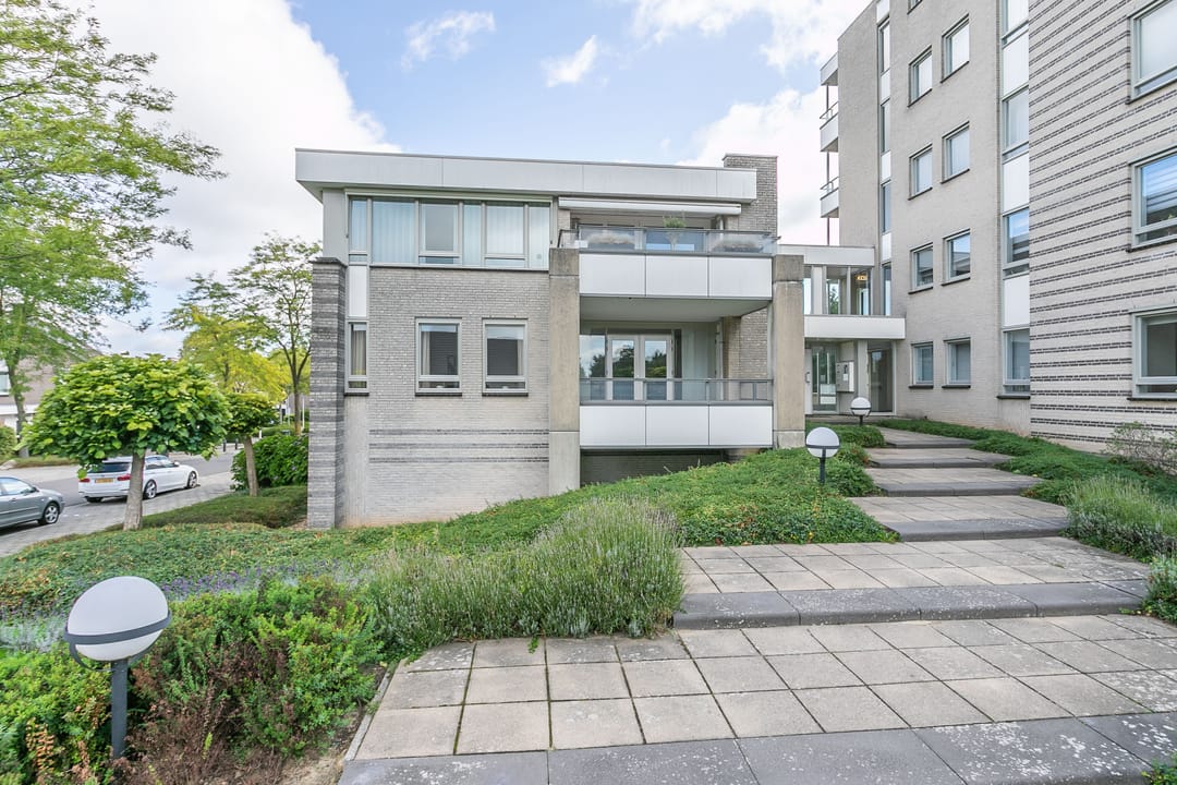 Photo 28 of Johannes XXIII-singel 105