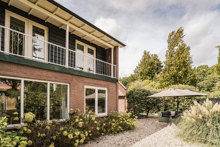 Twee-onder-één-kap te koop: Krakeling 37, Bennebroek