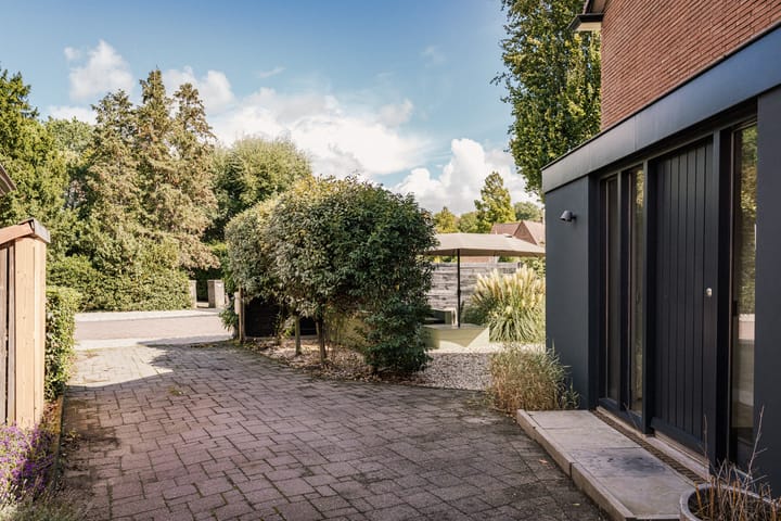 Twee-onder-één-kap te koop: Krakeling 37, Bennebroek