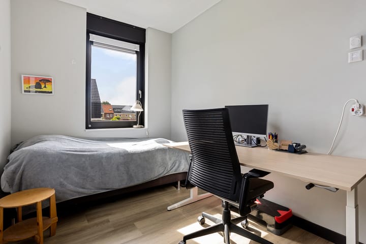 Twee-onder-één-kap te koop: Hazeweel 12, Zwaag