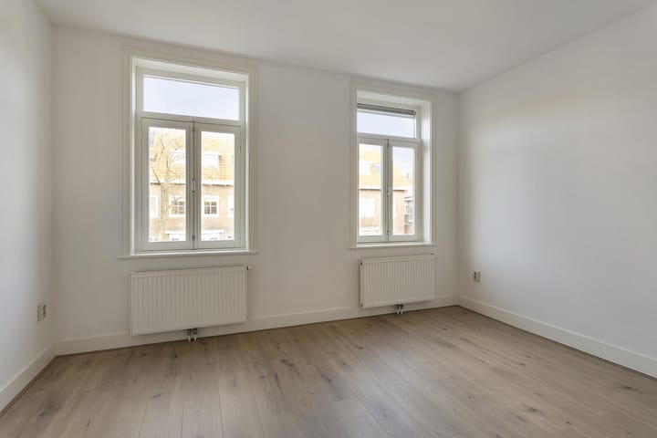 Tussenwoning te huur: Middenweg 122, Haarlem