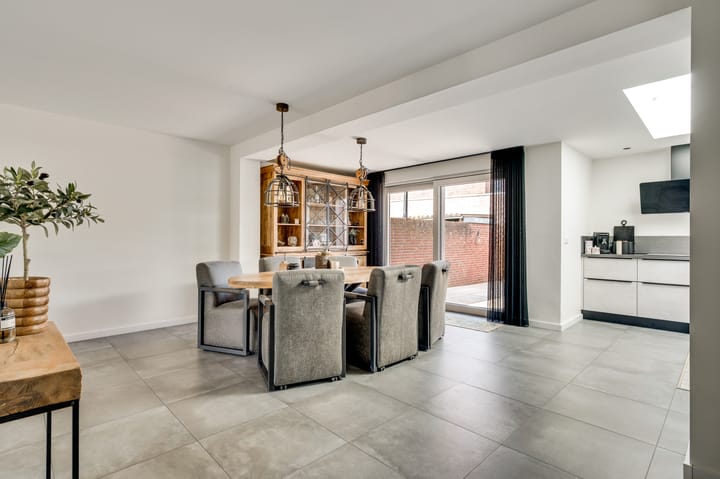 Tussenwoning te koop: Willem Goossensstraat 18, Sittard