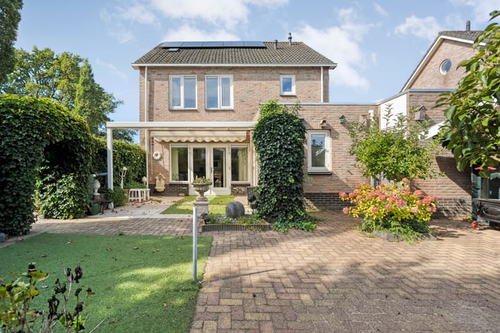 Foto 4 van Van Laarstraat 2