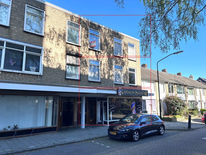 Burg. Remmenstraat 9, Budel