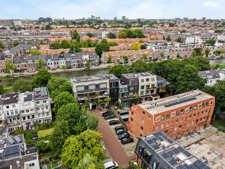 Tussenwoning te koop: Ringdijk 44E, Amsterdam