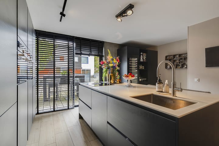 Tussenwoning te koop: Willy den Oudenstraat 23, Rotterdam