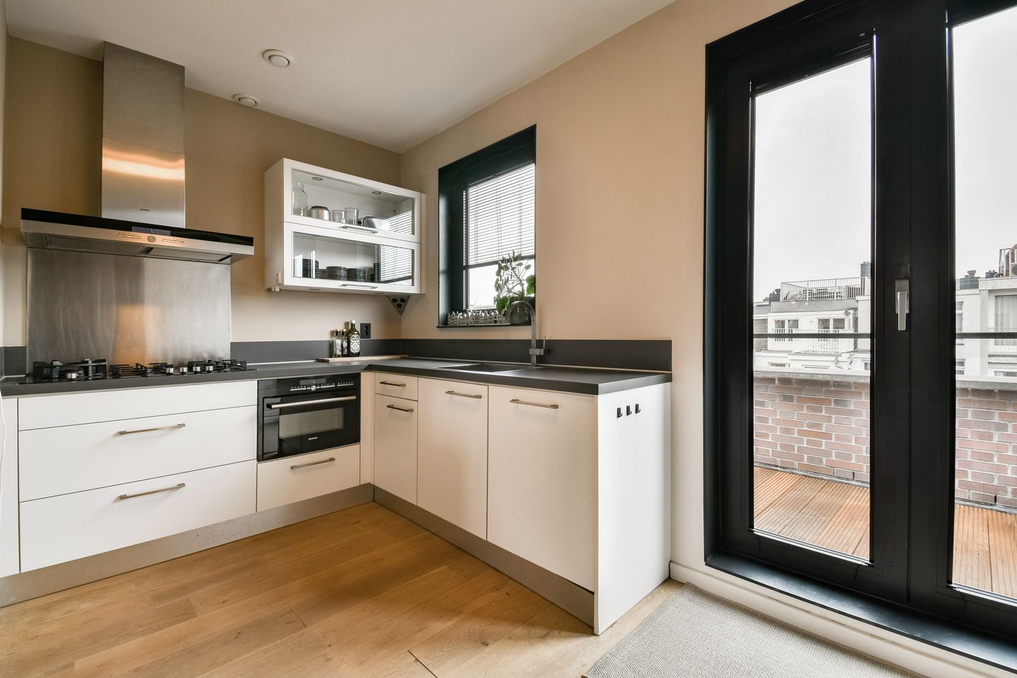 Photo 10 of Eerste Jan Steenstraat 8-E
