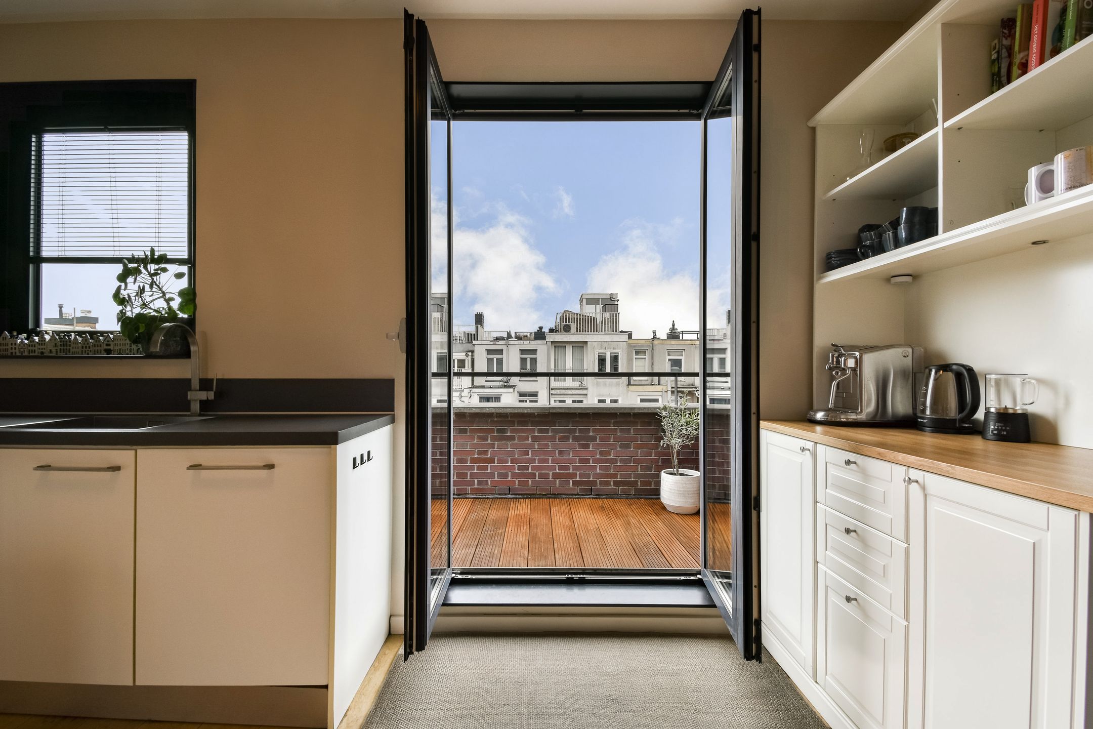 Photo 12 of Eerste Jan Steenstraat 8-E