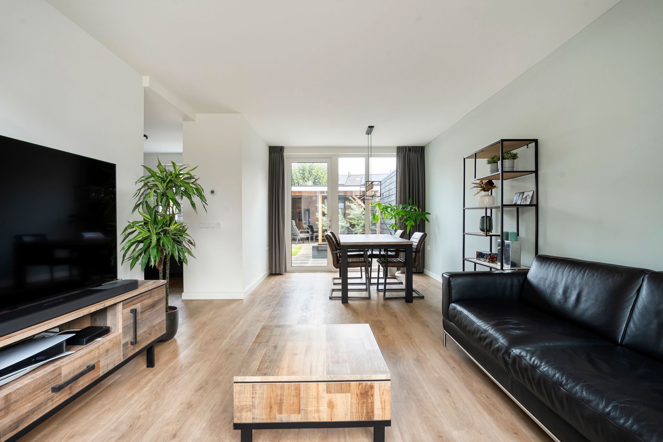 Photo 6 of Heinsiusstraat 144