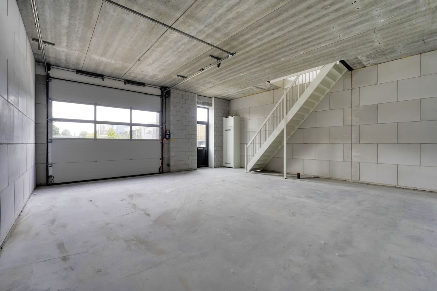 View photo 2 of Katwijkerbroek 95-A2
