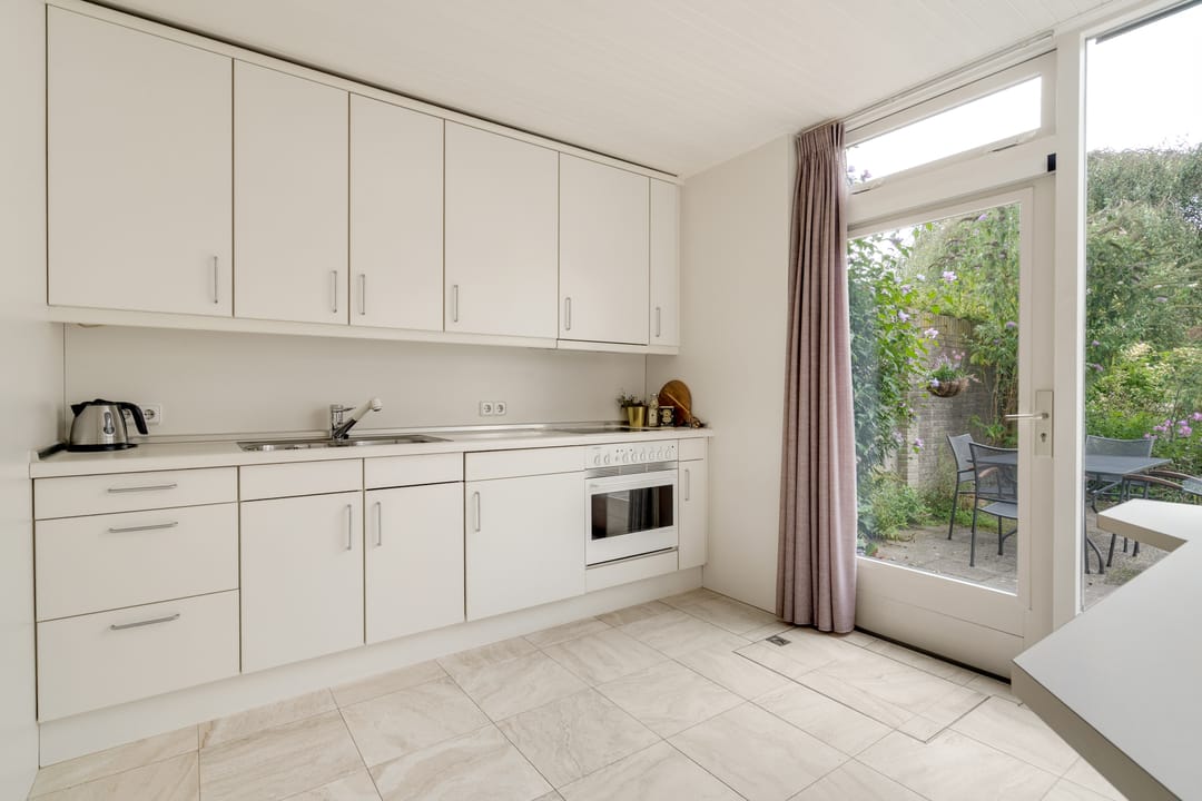 Photo 16 of Dr Staringstraat 15
