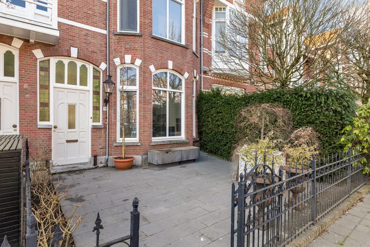 Tussenwoning te koop: Baronielaan 124, Breda