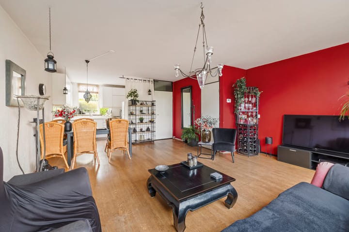 Tussenwoning te koop: Meeuwenveld 78, Weesp