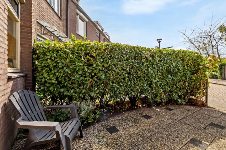 Tussenwoning te koop: Meeuwenveld 78, Weesp