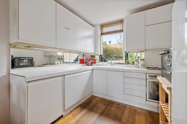 Tussenwoning te koop: Meeuwenveld 78, Weesp