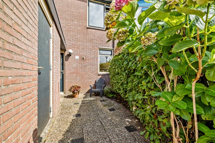Tussenwoning te koop: Meeuwenveld 78, Weesp