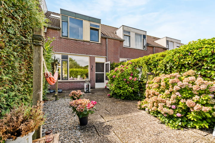 Tussenwoning te koop: Meeuwenveld 78, Weesp