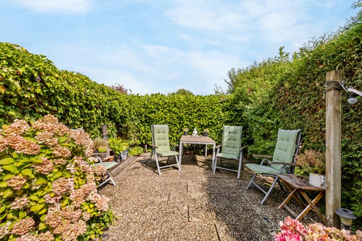 Tussenwoning te koop: Meeuwenveld 78, Weesp