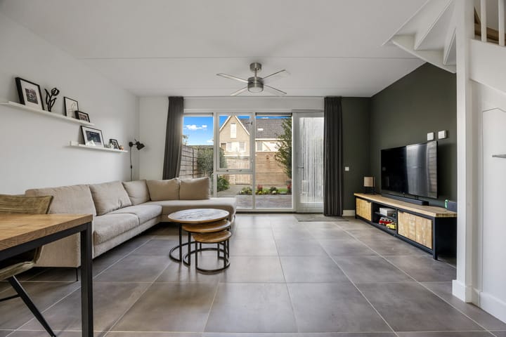 Tussenwoning te koop: Rijnlanderlaan 22, Barneveld