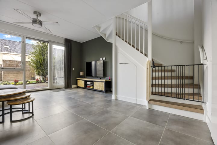 Tussenwoning te koop: Rijnlanderlaan 22, Barneveld