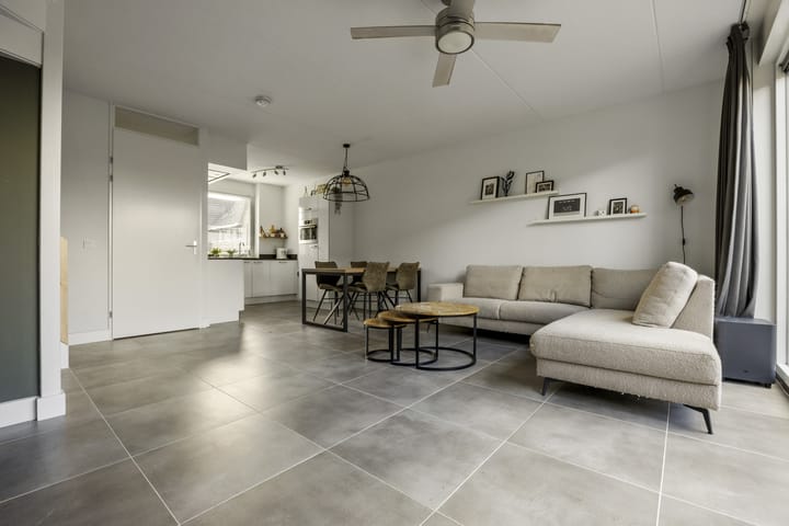 Tussenwoning te koop: Rijnlanderlaan 22, Barneveld