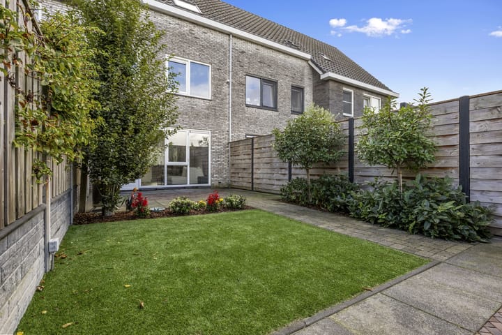 Tussenwoning te koop: Rijnlanderlaan 22, Barneveld