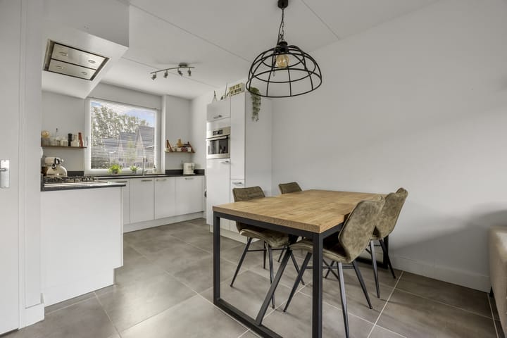 Tussenwoning te koop: Rijnlanderlaan 22, Barneveld