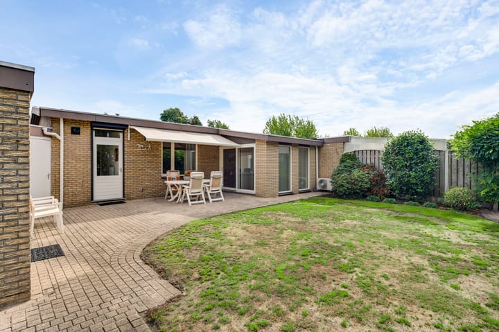 Twee-onder-één-kap te koop: Pastoor Schippersstraat 24, Roggel