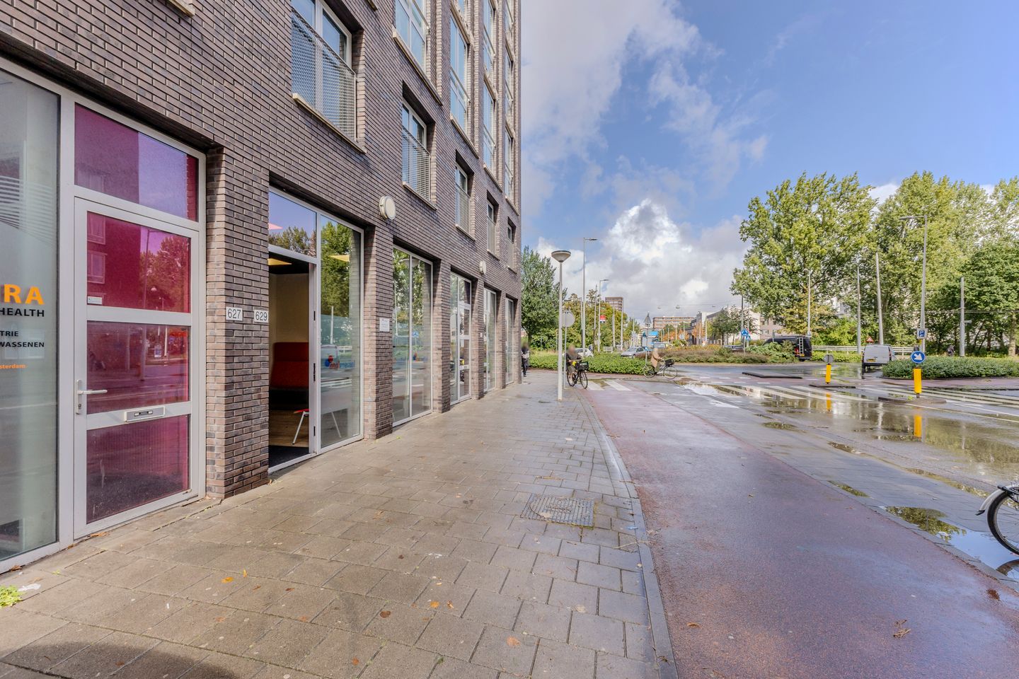 Bekijk foto 2 van Jan Tooropstraat 627