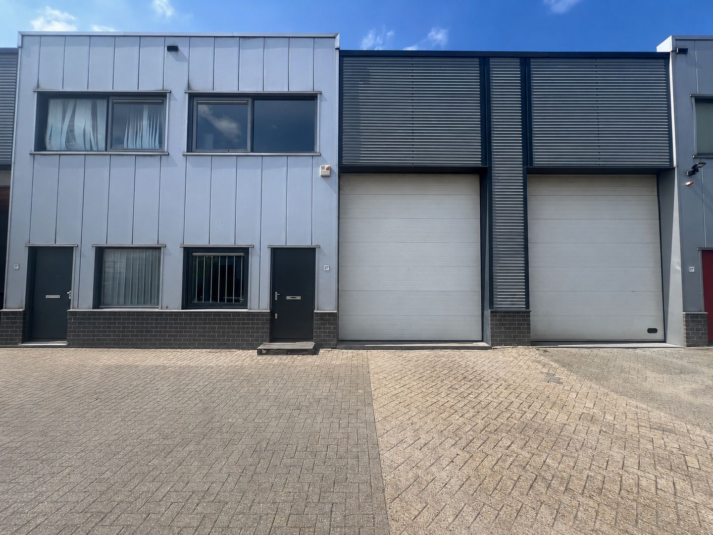 View photo 1 of Ambachtsweg 37-b
