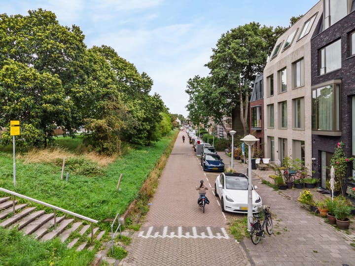 Tussenwoning te koop: Ringdijk 44E, Amsterdam