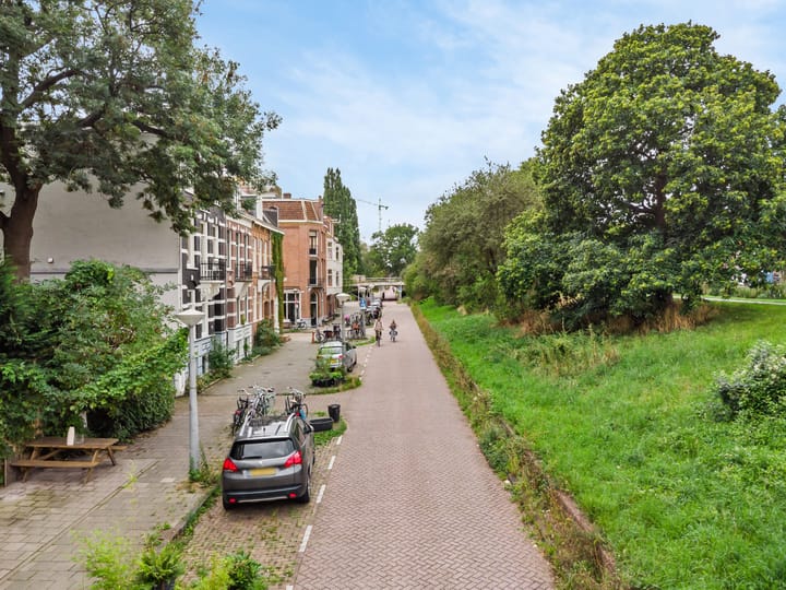 Tussenwoning te koop: Ringdijk 44E, Amsterdam