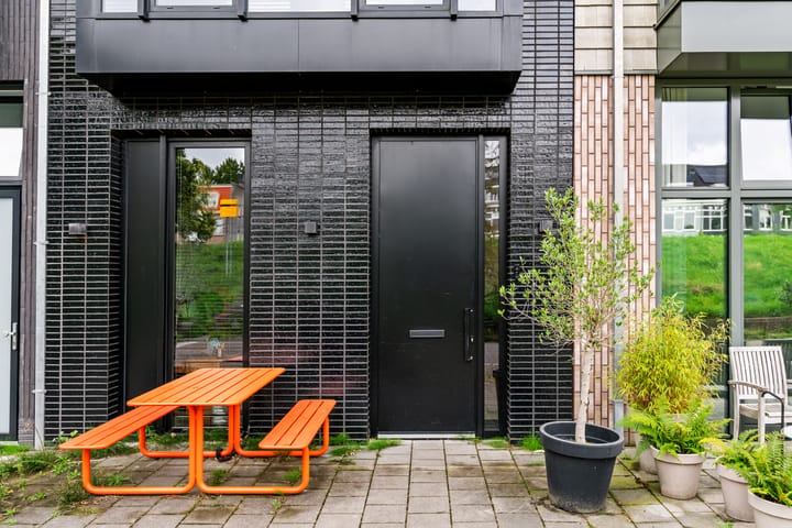 Tussenwoning te koop: Ringdijk 44E, Amsterdam