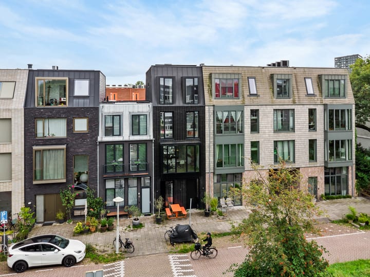 Tussenwoning te koop: Ringdijk 44E, Amsterdam