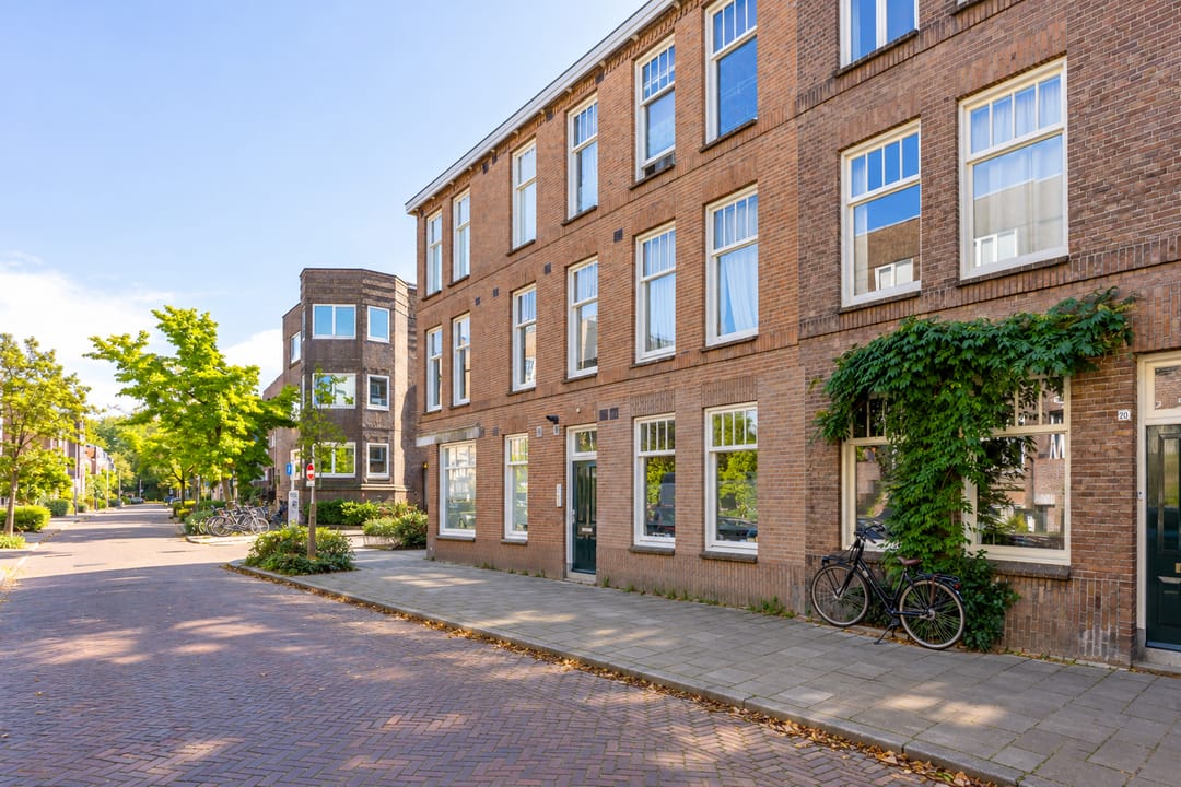 Photo 1 of Admiraal van Gentstraat 18-H