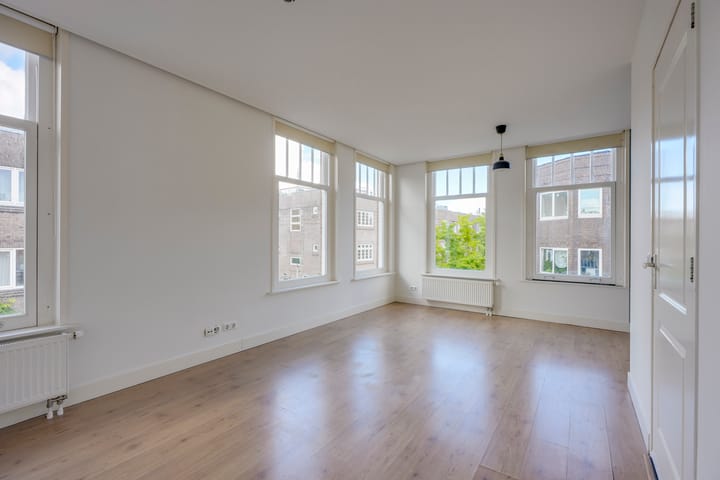 Photo 2 of Admiraal van Gentstraat 18-H