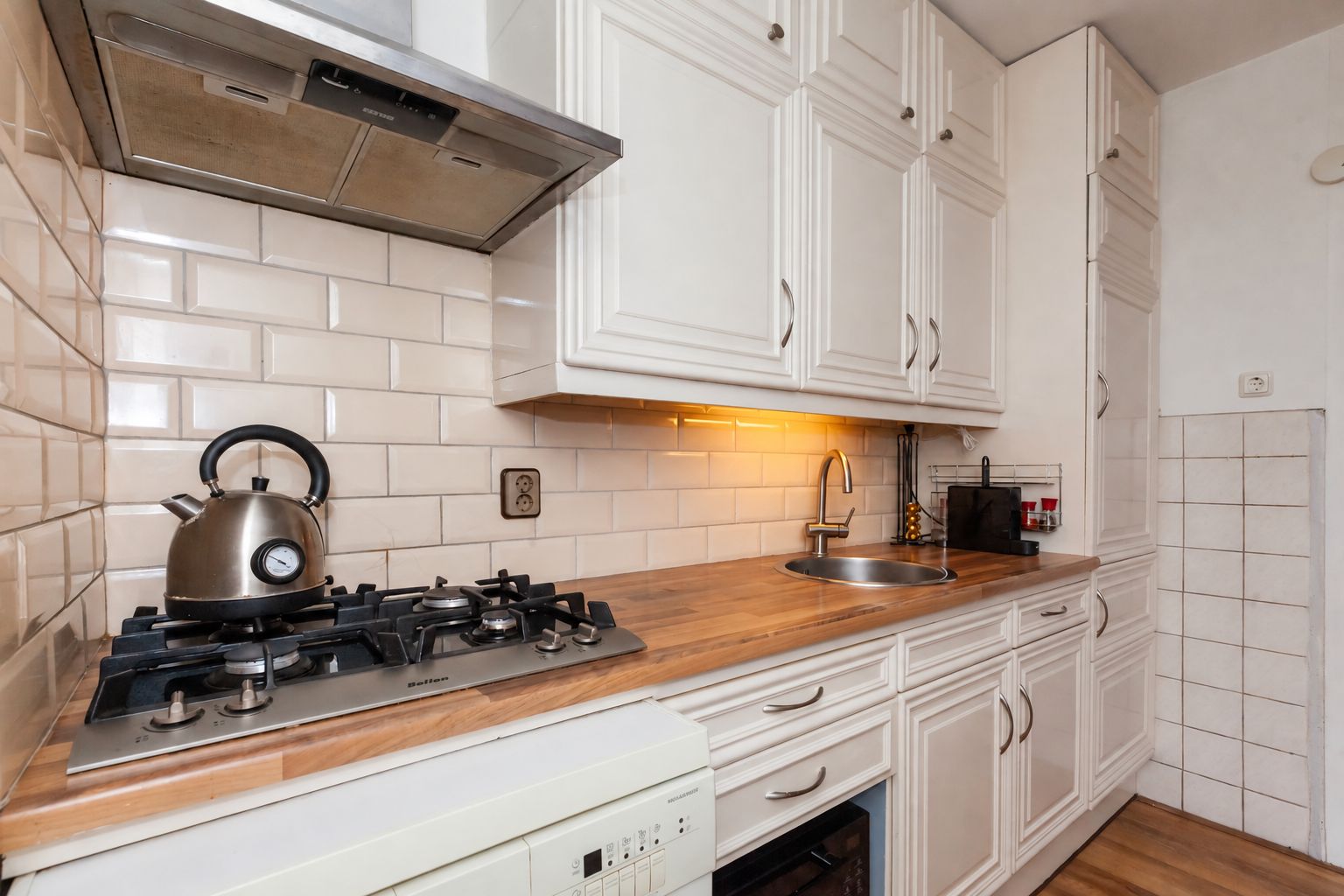 Photo 12 of Leliestraat 37