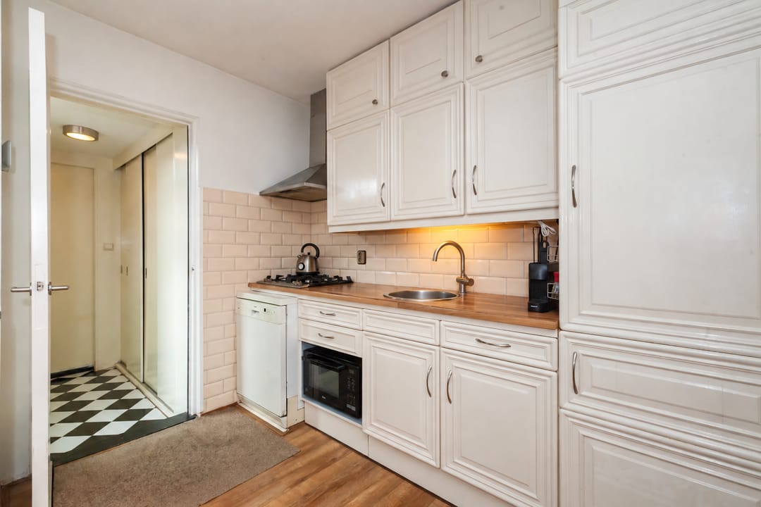 Photo 13 of Leliestraat 37