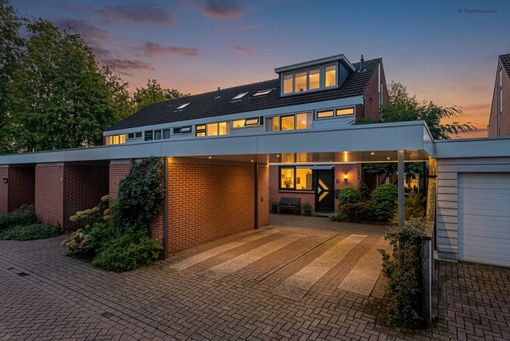 Tussenwoning te koop: Schrijversplein 4, Borne