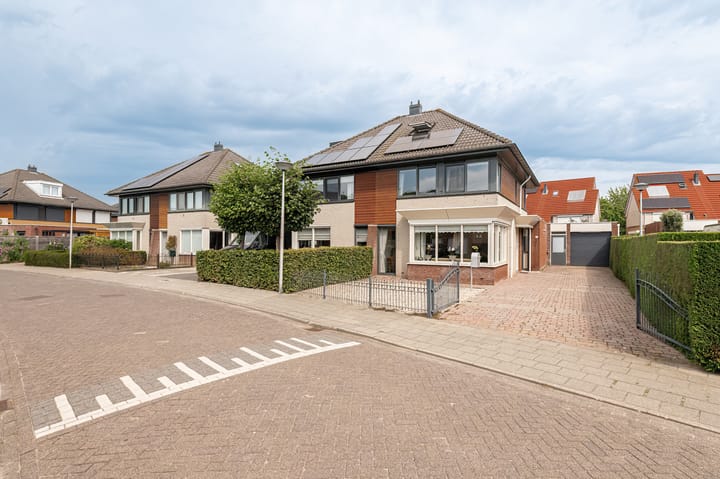 Vrijstaande woning te koop: G.H.C.F. Siebrandsstraat 6, Meteren