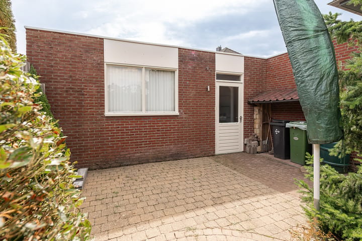 Vrijstaande woning te koop: G.H.C.F. Siebrandsstraat 6, Meteren