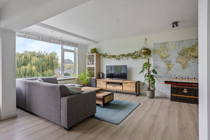 Appartement te koop: Schubertplantsoen 31, Voorschoten