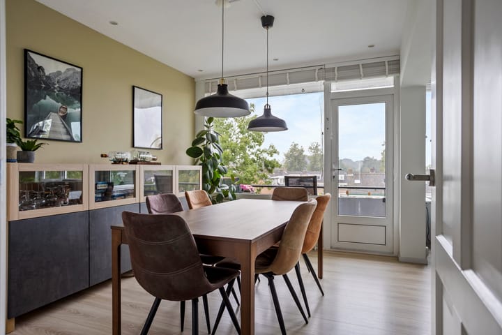 Appartement te koop: Schubertplantsoen 31, Voorschoten