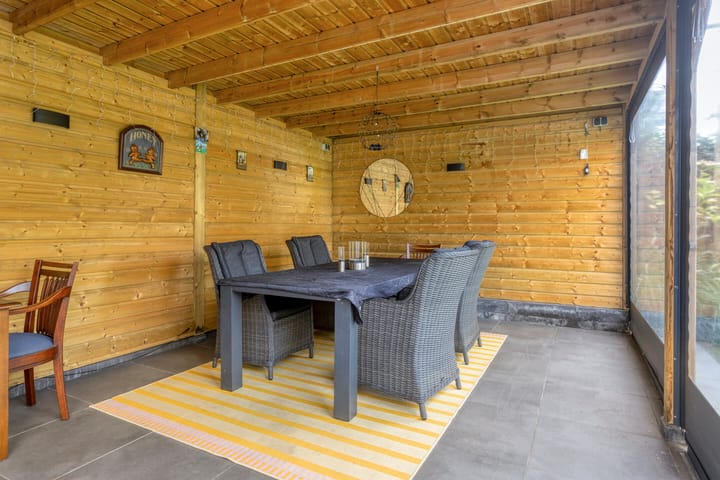 Tussenwoning te koop: Klimopberg 73, Roosendaal